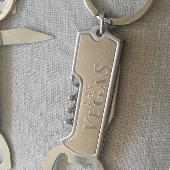 8 Las Vegas Multi Tool KeyRing Bottle Opener Corkscrew New - Picture 7 of 7